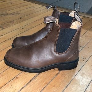 Blundstone dress chisel toe boots, antique brown. W8.5. Originally $273 tax in.